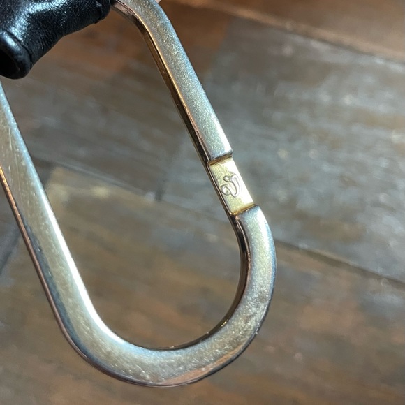 Elegant Black Leather Shoulder Bag - Picture 9 of 16